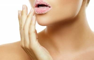 Λεία και υγιή χείλη με sugar lip scrub